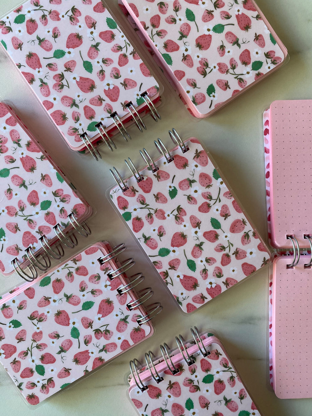 A7 notes u dve roze boje