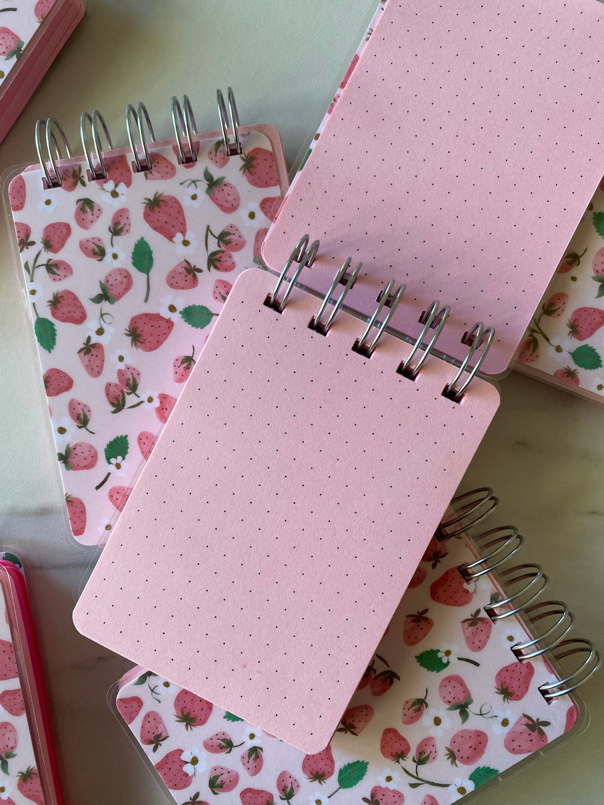 A7 notes u dve roze boje